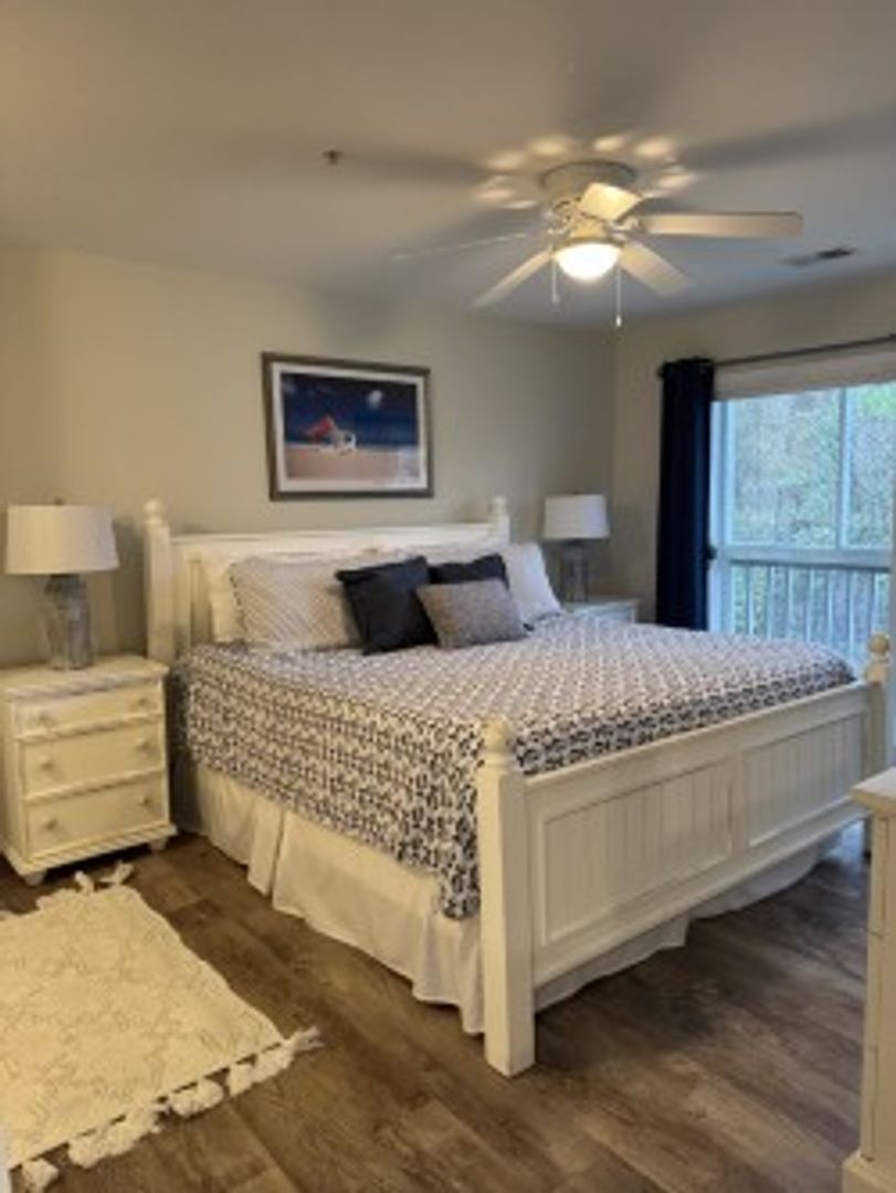 Southport House: 3350 Club Villas Dr. Unit 2004