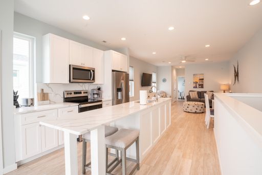PET FRIENDLY OFF-SEASON RENTAL WITH OCEAN VIEW – photo 1