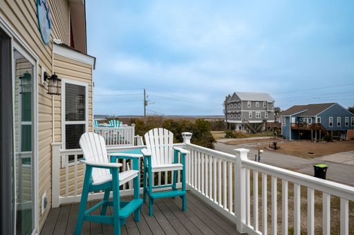 FURNISHED OFF-SEASON MONTHLY RENTAL - AVAILABLE MID-SEPT '27