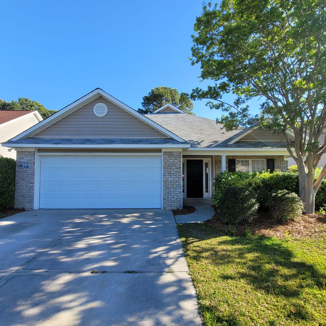 Wilmington House: 426 Foxwood Lane