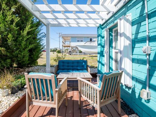 OFF-SEASON BEACH BLISS AWAITS! YOUR FURNISHED MONTHLY RENTAL OASIS!