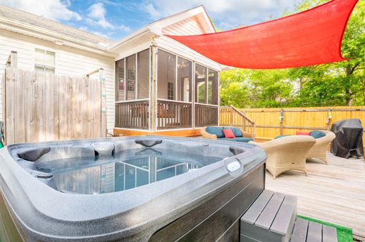 HOT TUB ANYONE? THIS OFF-SEASON RENTAL IS AVAILABLE NOV-FEB '27