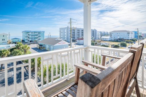 OFF-SEASON FURNISHED RENTAL w OCEAN VIEW BALCONIES ON EVERY LEVEL – photo 1