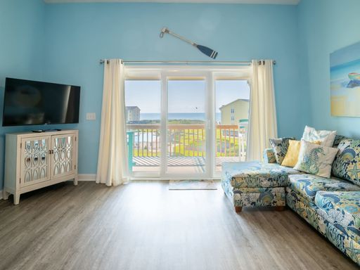 COASTAL COMFORT AWAITS - OFF-SEASON MONTHLY RENTAL OPPORTUNITY! – photo 1