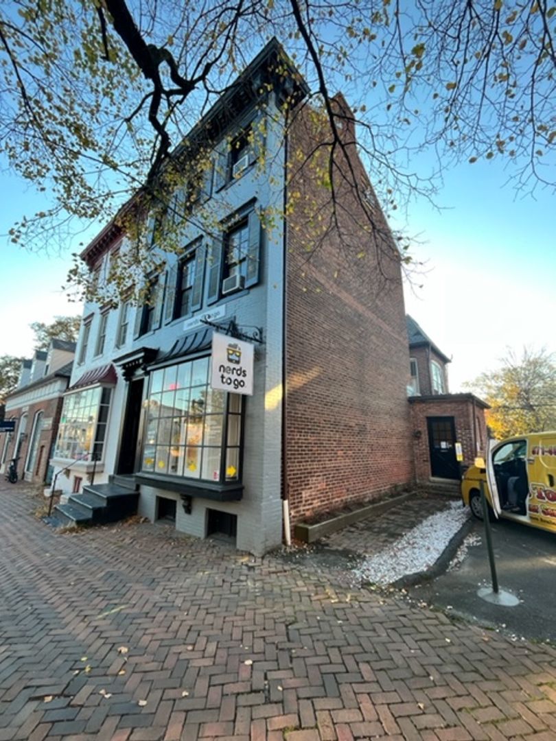 Alexandria Apartment: 319-321 S. Washington Street