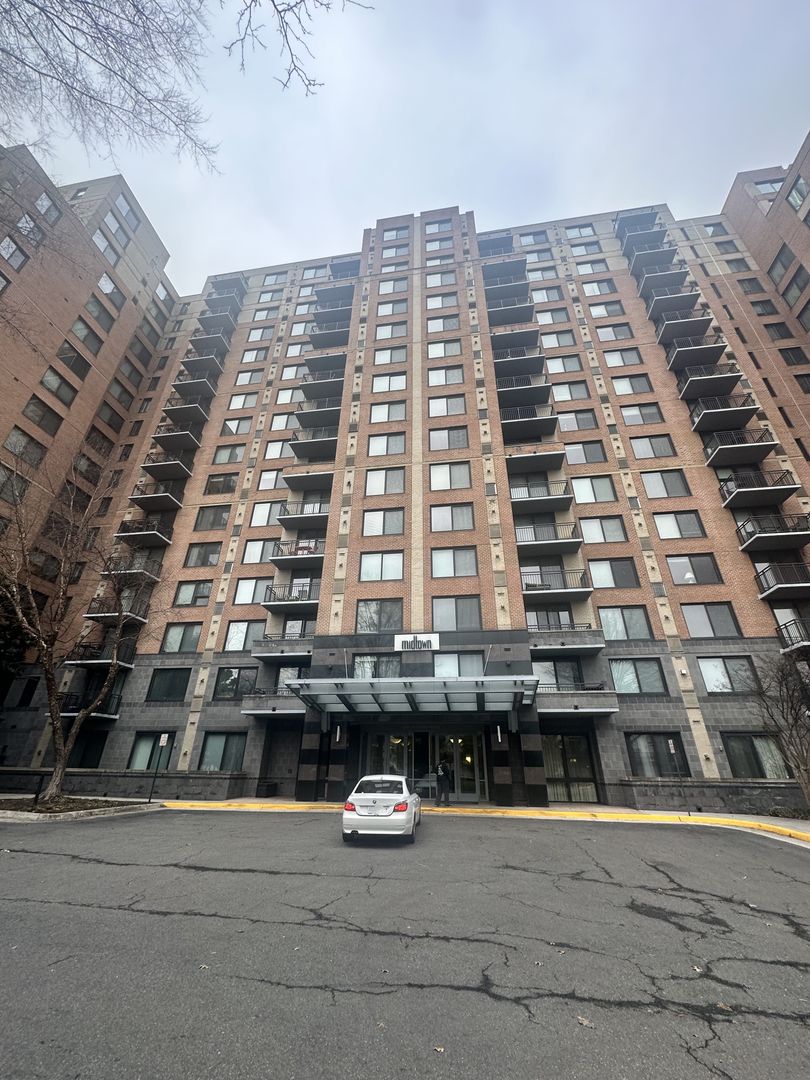 Alexandria Condo: 2451 Midtown Avenue #518