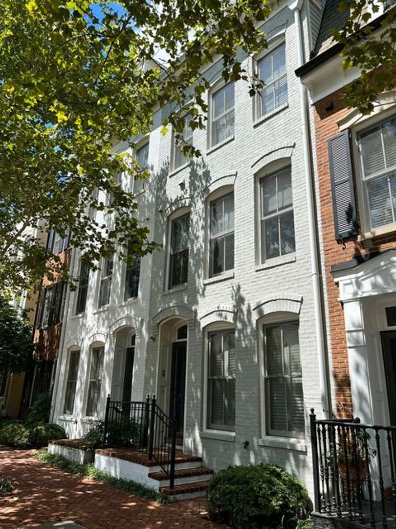 Alexandria Townhome: 711 Carpenter Rd