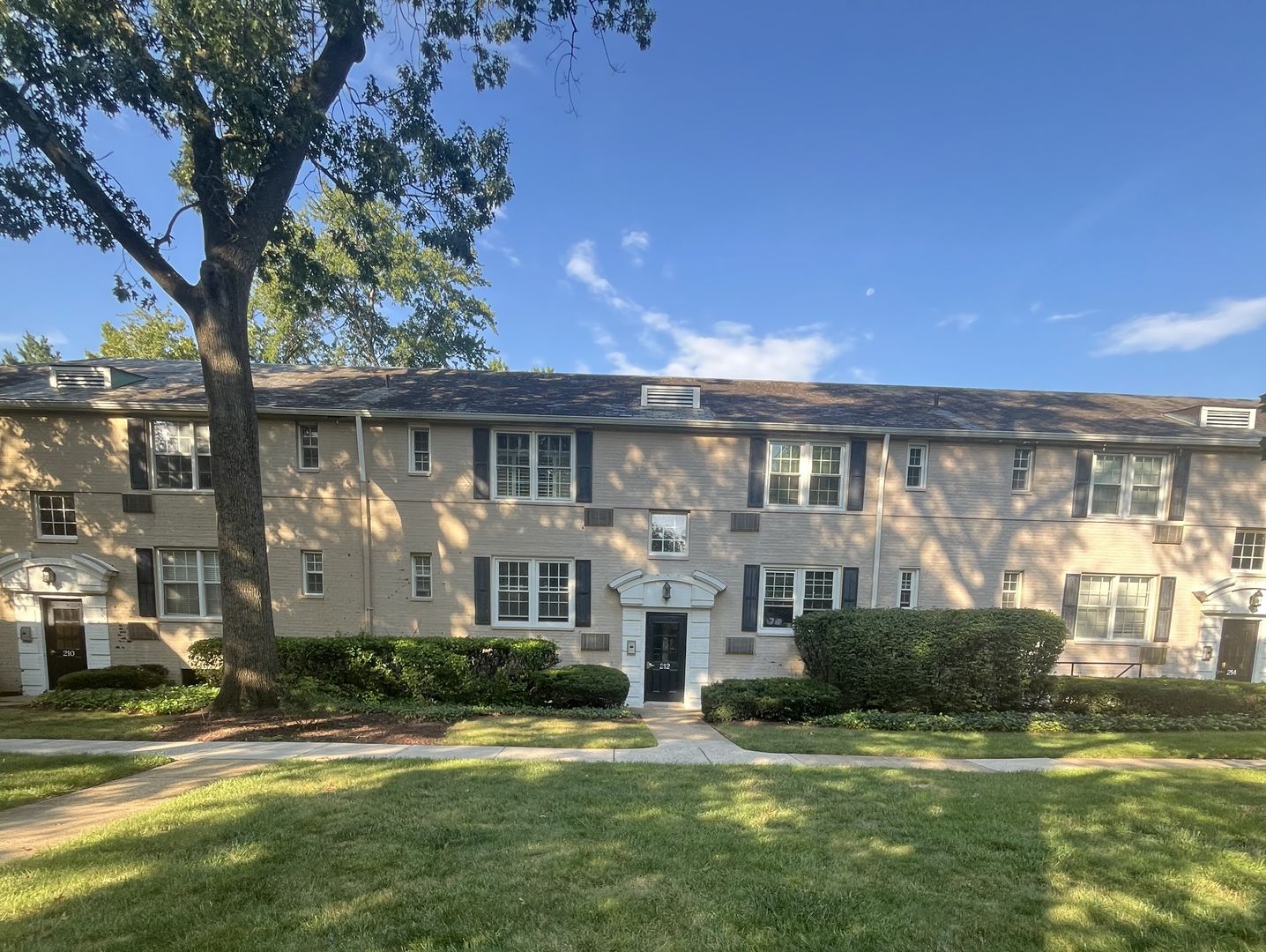 Arlington Condo: 212 N George Mason Dr #4