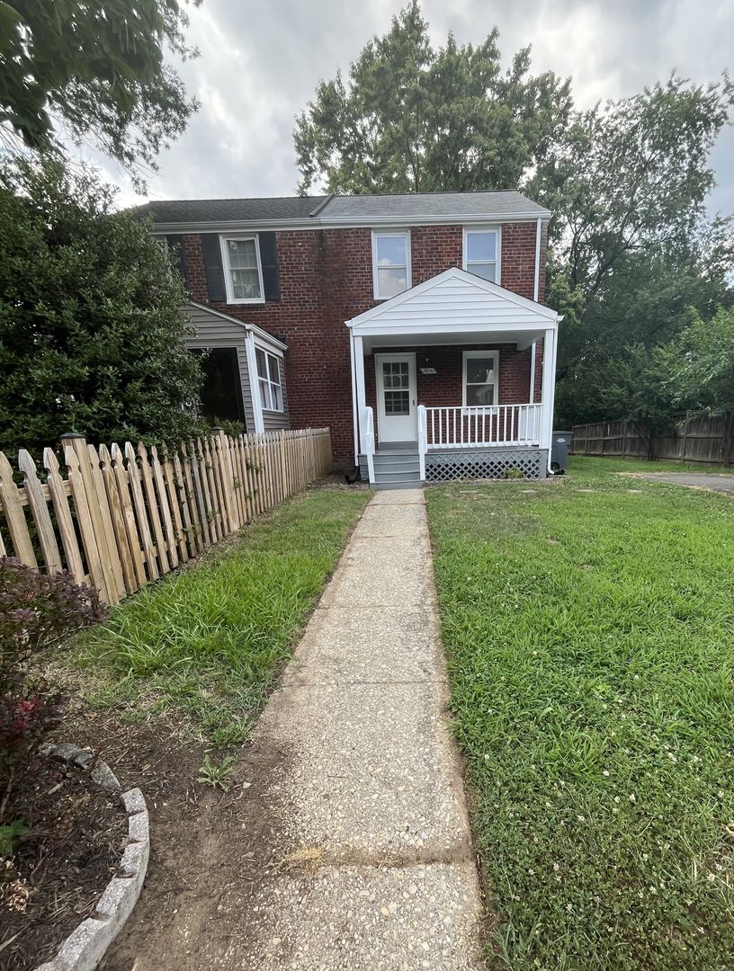 Alexandria Townhome: 5936 Monticello Rd