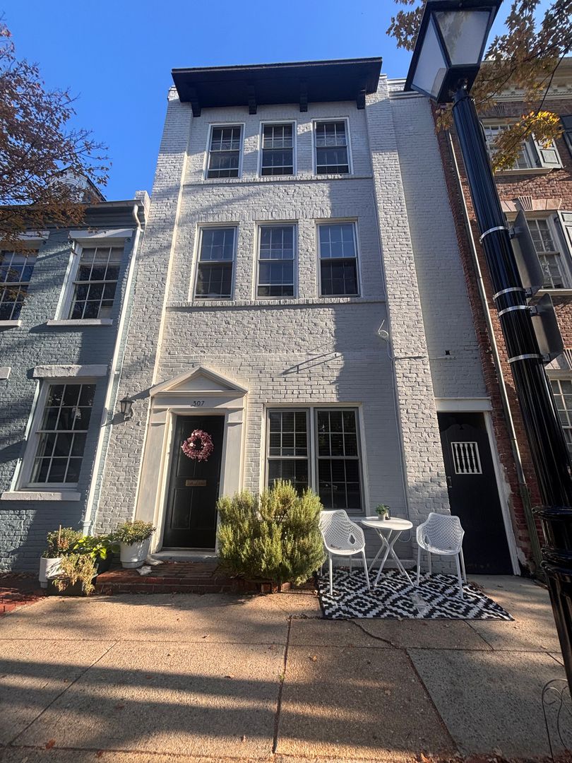 Alexandria Apartment: 307 Prince Street