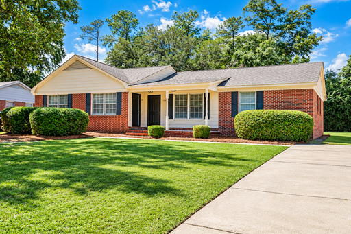 Pet-Friendly Home Near UNCW with Open-Concept Living – Co-Signers Welcome! – photo 1