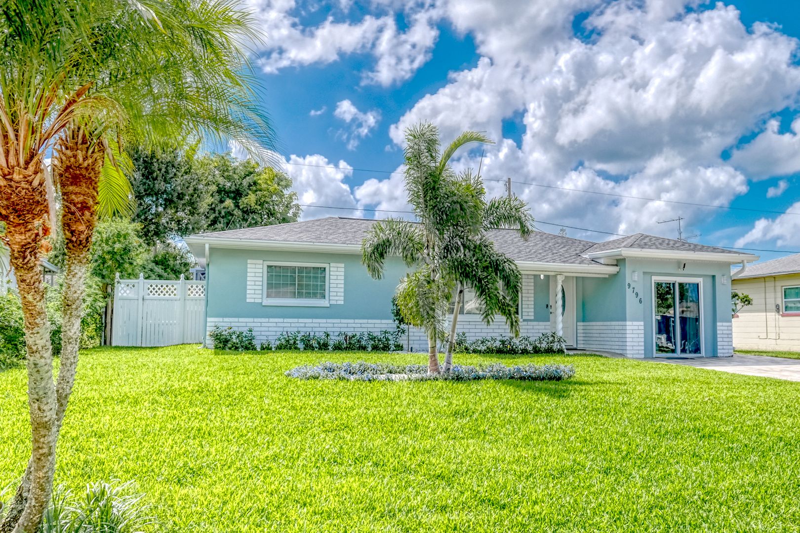 St. Petersburg House: 9796 52nd Terrace N.