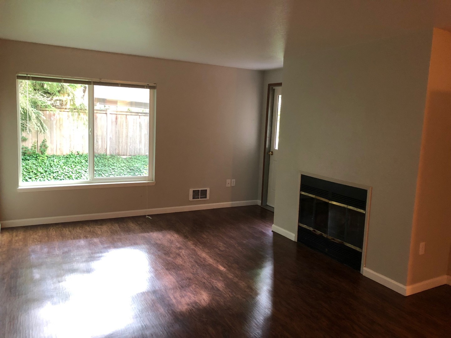Seattle Apartment: 12527 Roosevelt Way NE