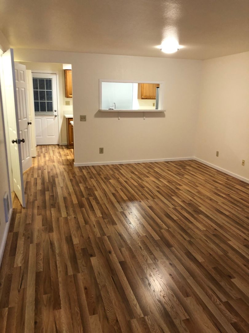 Edmonds Apartment: 9525 Firdale Ave N