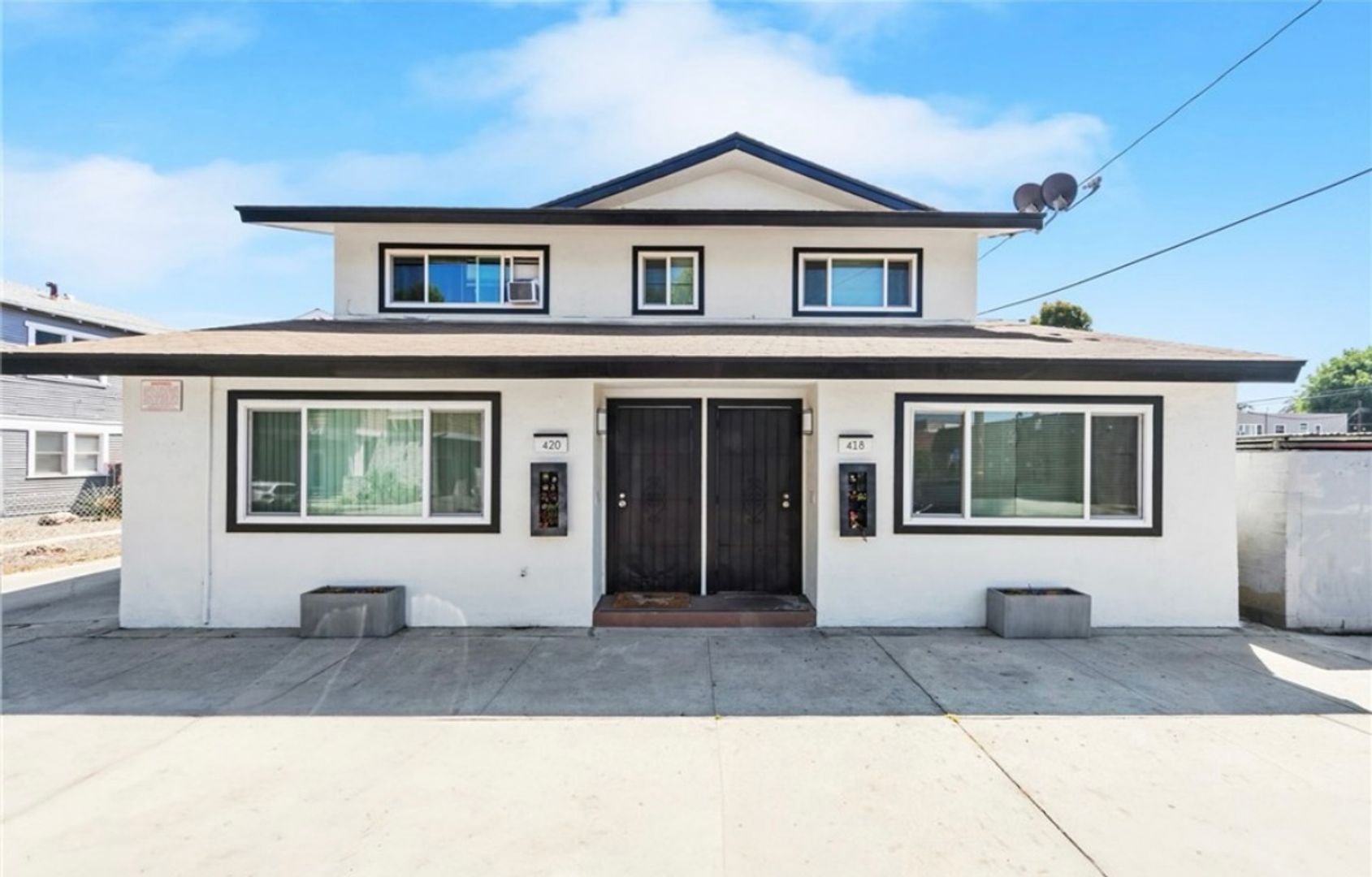 Long Beach Apartment: 418 Almond Ave