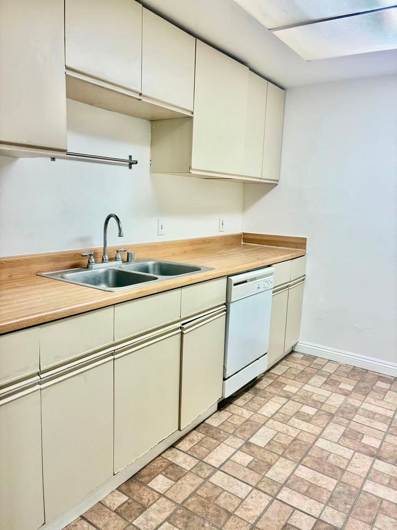 Pasadena Condo: 70 N. Catalina Ave.