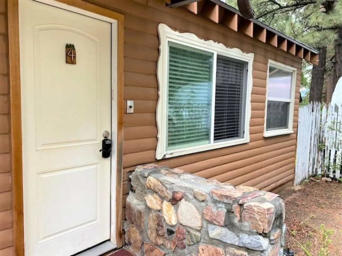 Big Bear Lake Apartment: 877 Tulip Lane
