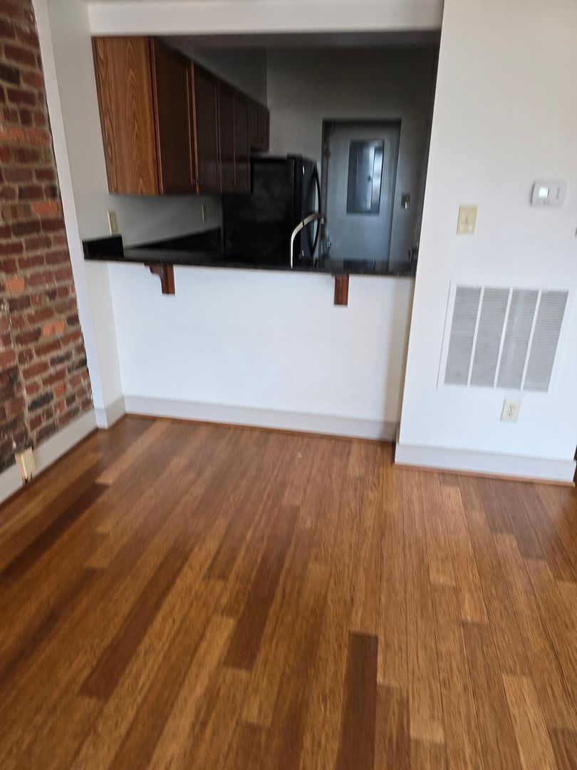 Richmond Apartment: 1901 E. Franklin Street