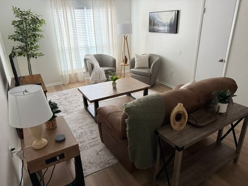 1 BED 1 BATH CONDO AVAILABLE! – photo 1