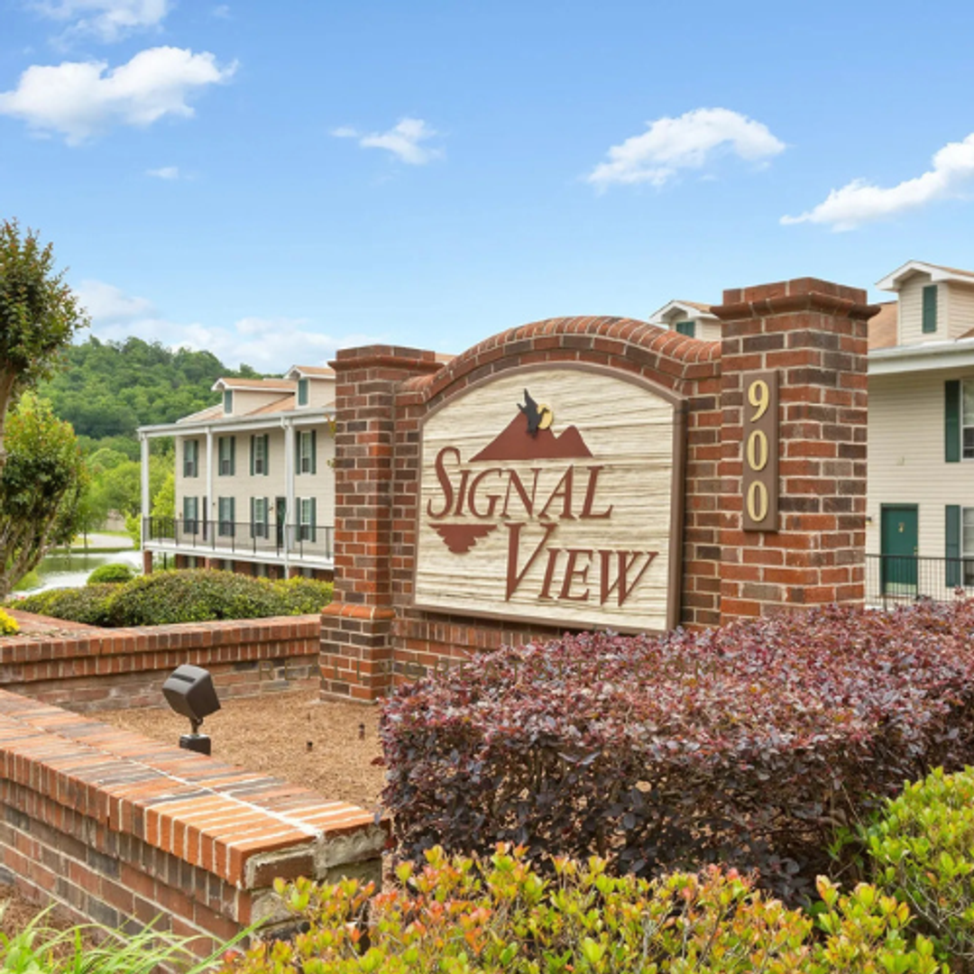 Chattanooga House: 900 Mountain Creek Rd