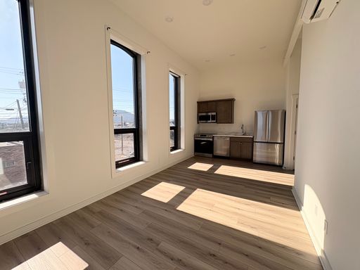 2 Bedroom Southside Beauty! – photo 1