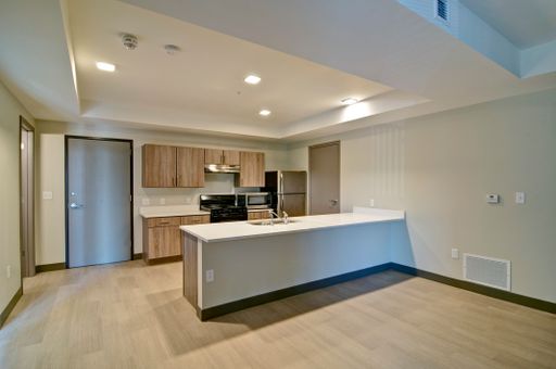 ENJOY SIX WEEKS FREE ON VACANT 2-bed/2-bath corner unit! – photo 1
