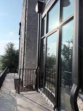 Stunning Townhouse with rooftop deck – photo 1