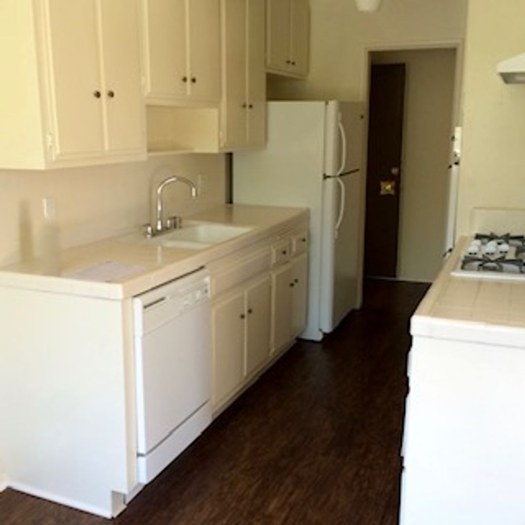 Los Angeles Apartment: 1036 South Wooster St.