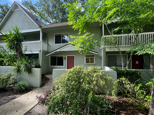 Updated 3 bed / 2.5 bath Townhome in Prime Gainesville Location – photo 1
