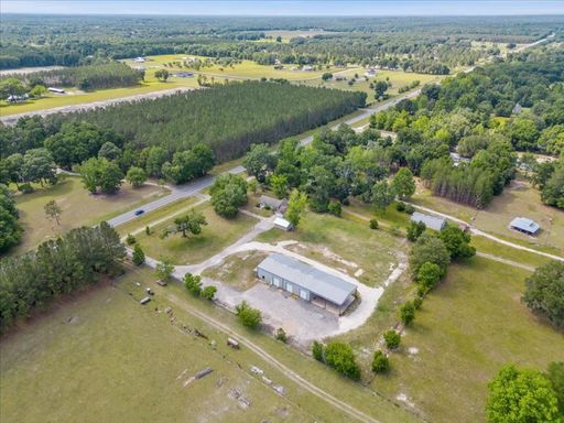 Outstanding commercial warehouse opportunity in High Springs with direct US Highway 441 frontage