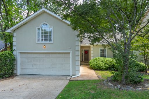 Private Wooded Retreat Near Brentwood! – photo 1