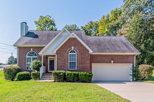 Beautiful Home in Hendersonville! – photo 1