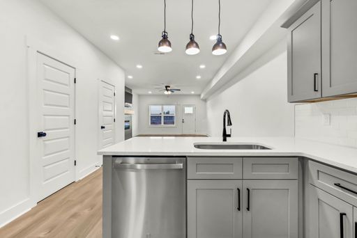 Modern Townhomes Near Billy Dunlop! – photo 1