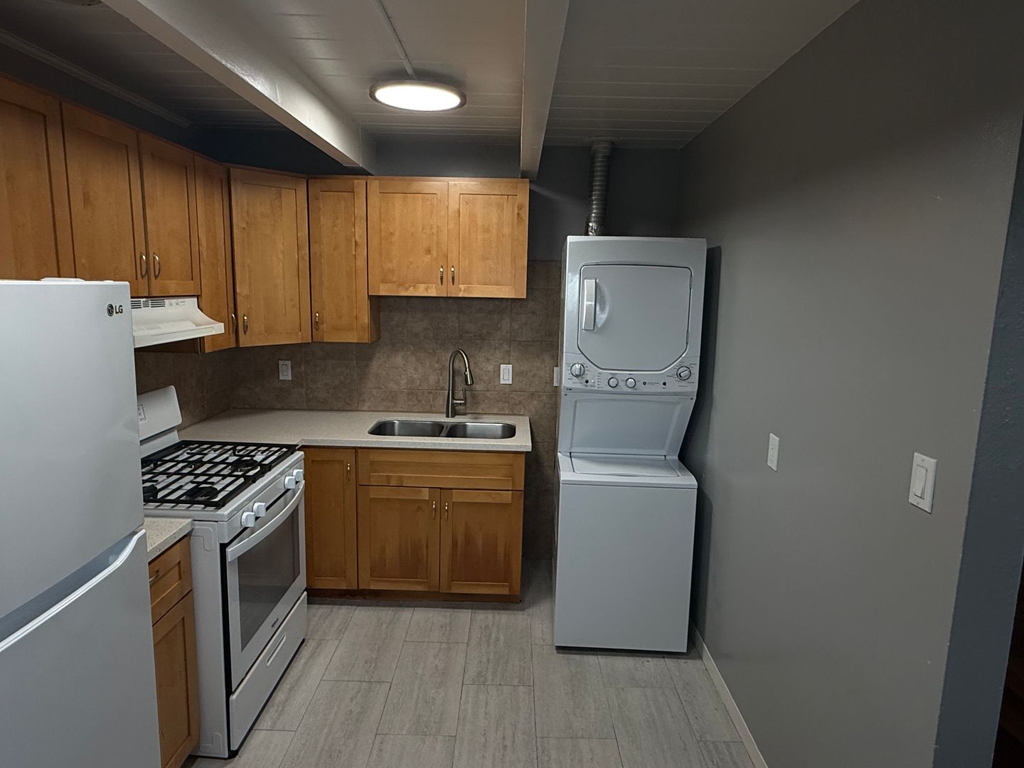 El Cerrito Apartment: 5300 School St.