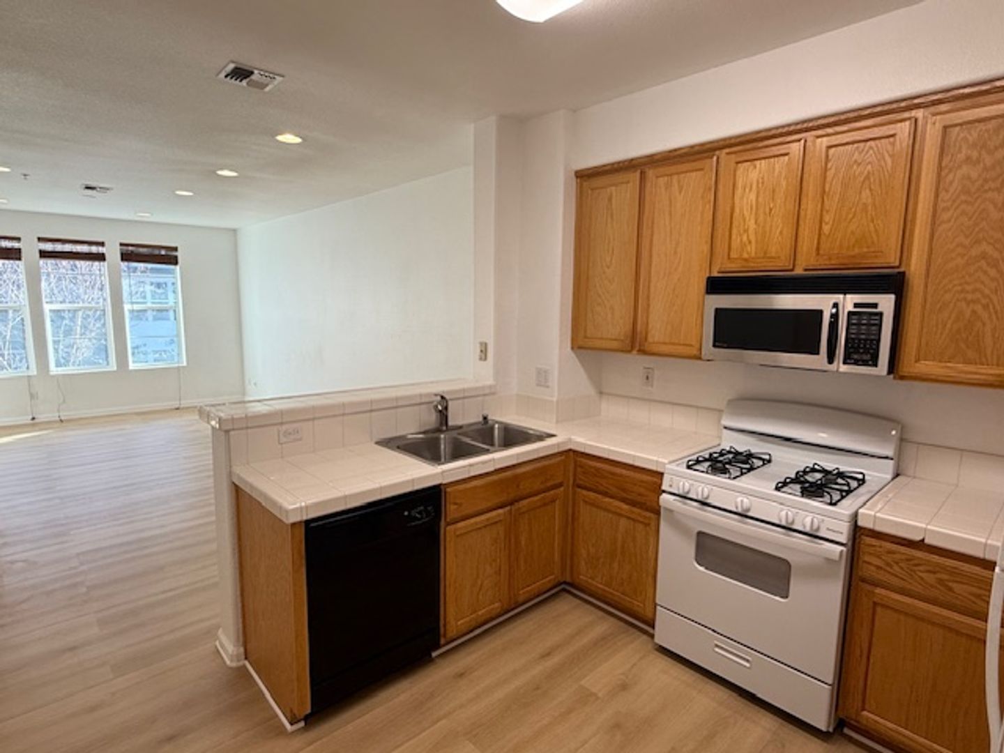 Richmond House: 1419 Nevin Plz