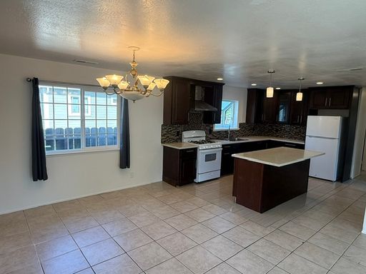 Spacious 3 Bedroom San Pablo Home Available Now!! – photo 1