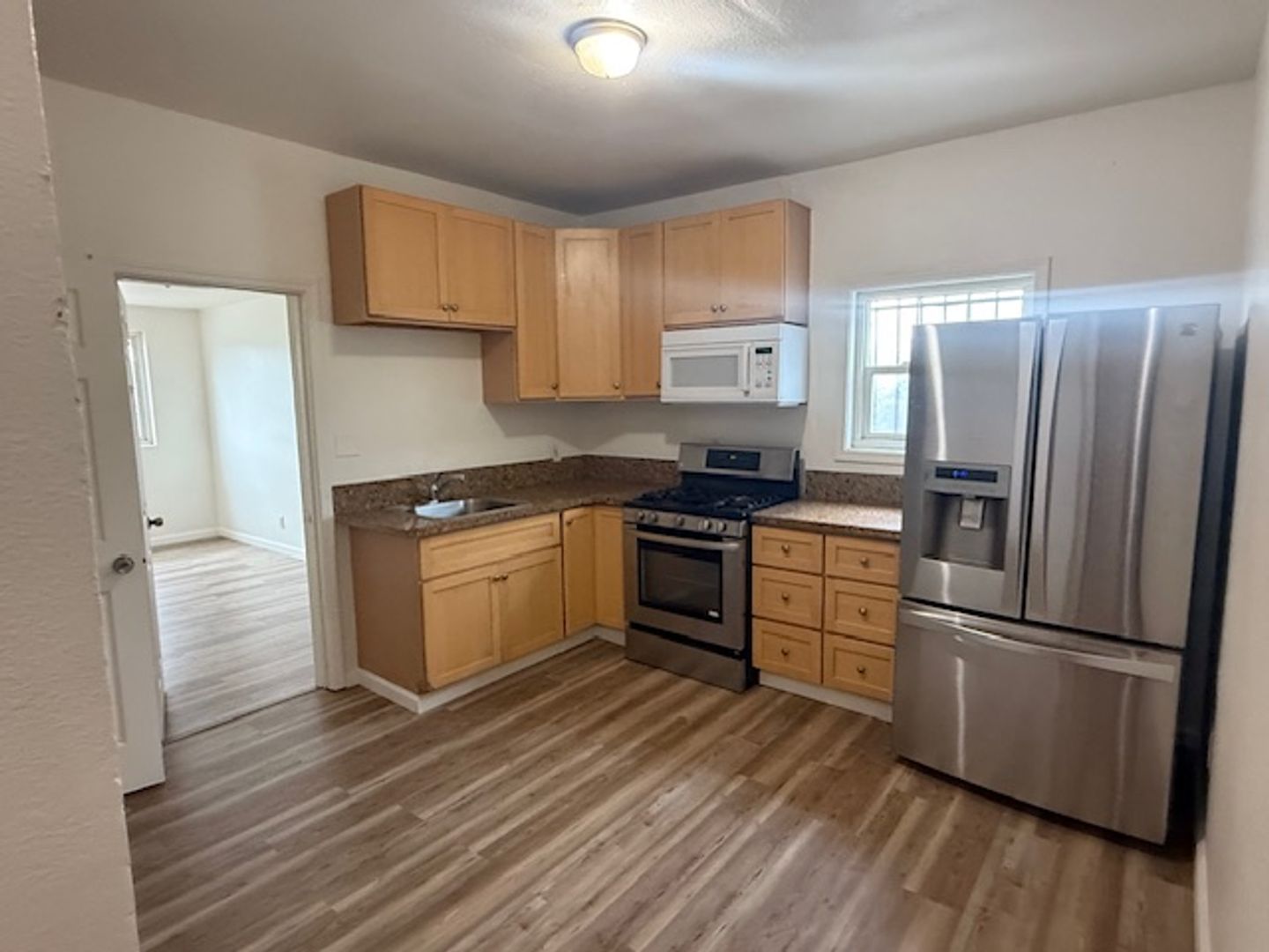 Richmond Apartment: 400 Bissell Ave.