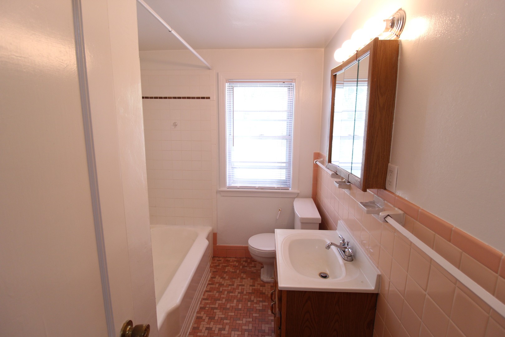 7554 WYOMING , KANSAS CITY, MO 64114