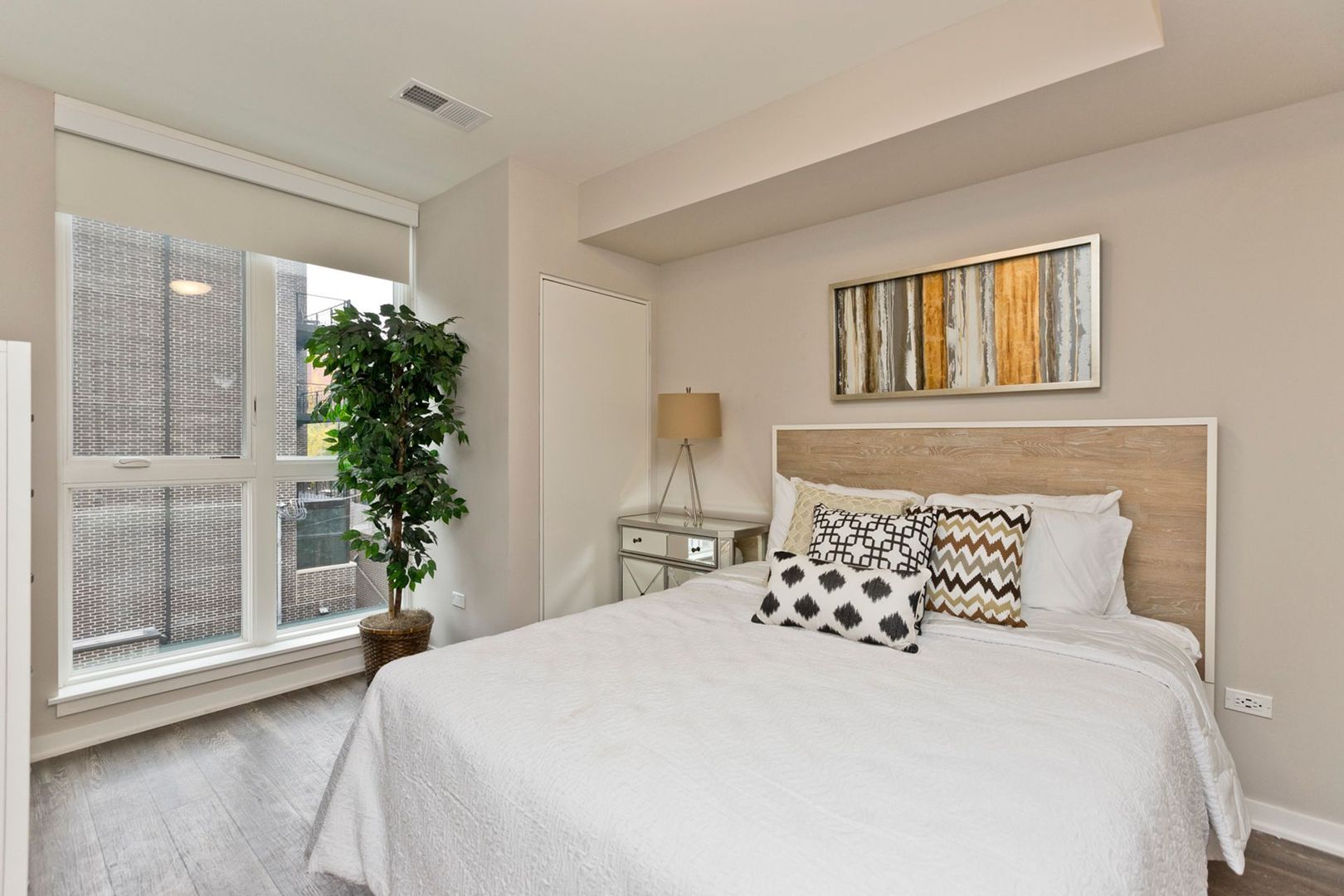 Chicago Apartment: 1552 N North Park Avenue