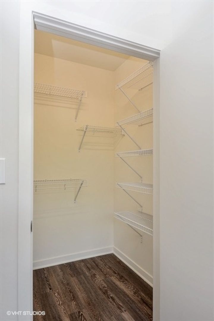 Chicago Apartment: 1325 N Wells St