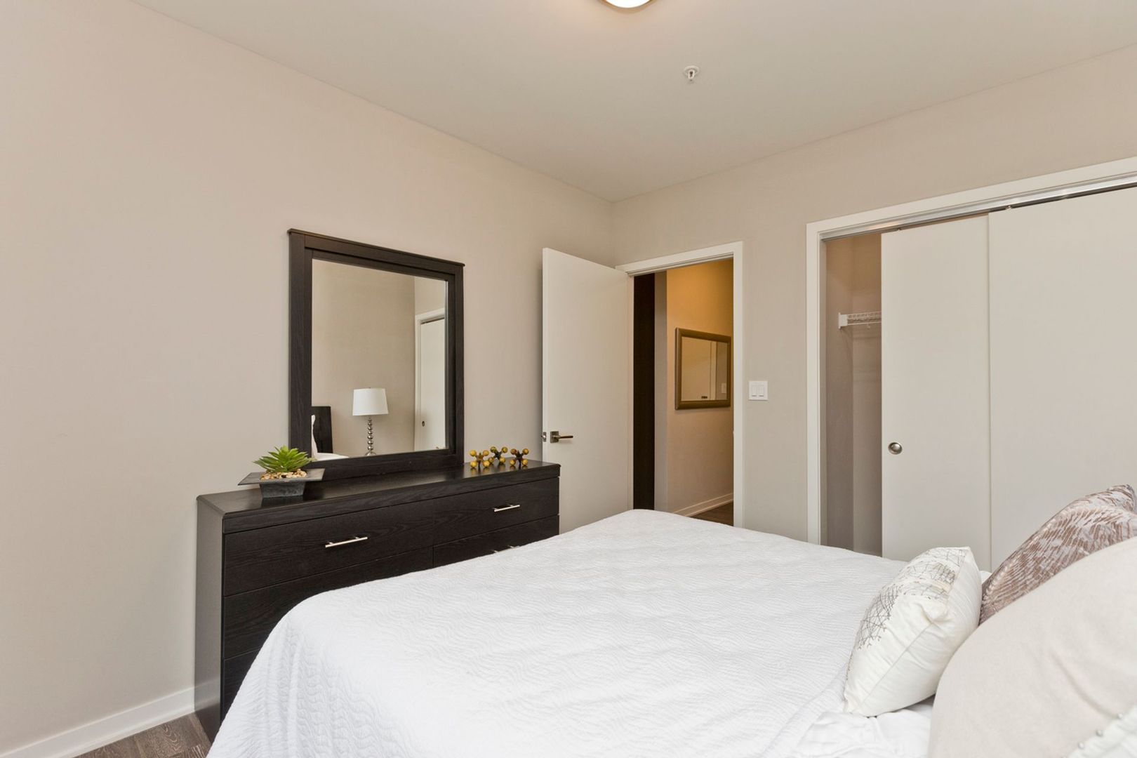 Chicago Apartment: 1552 N North Park Avenue
