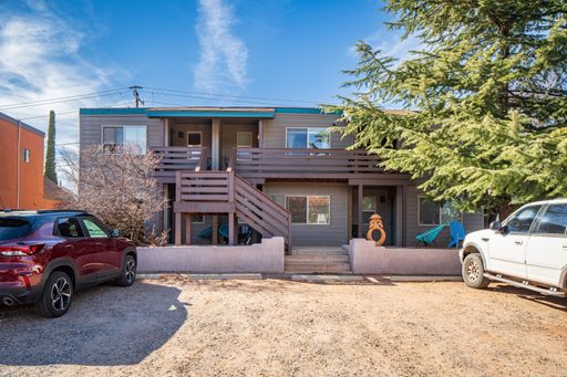 Furnished, Short term rental or long-term rental available depending on availability - Call us for availability! – photo 1