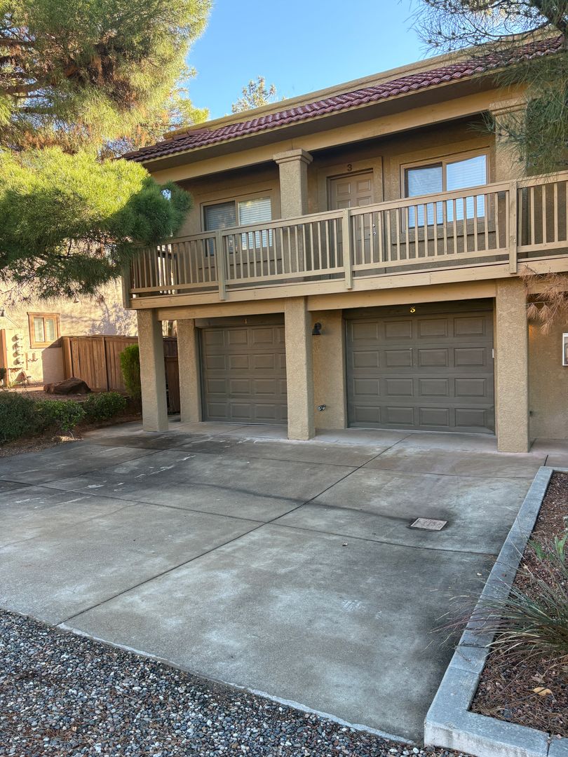Village of Oak Creek Apartment: 10 Canyon Circle Drive