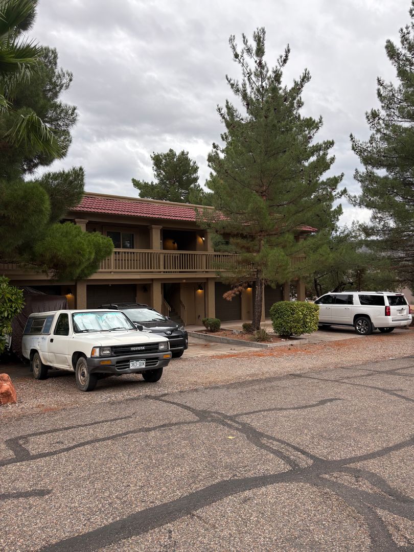 Village of Oak Creek Apartment: 10 Canyon Circle Drive