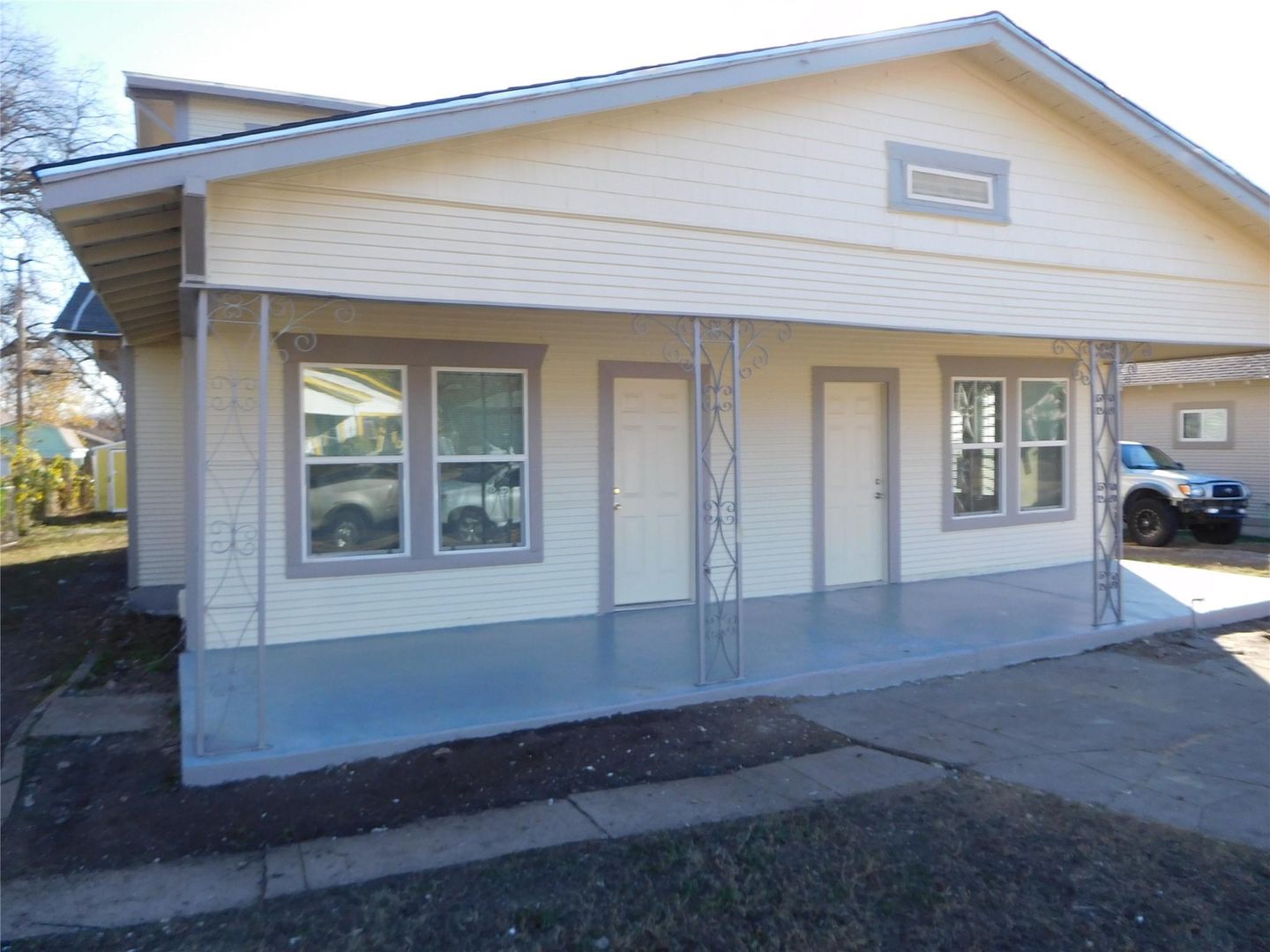 Fort Worth Apartment: 1102/1104 E Richmond Ave