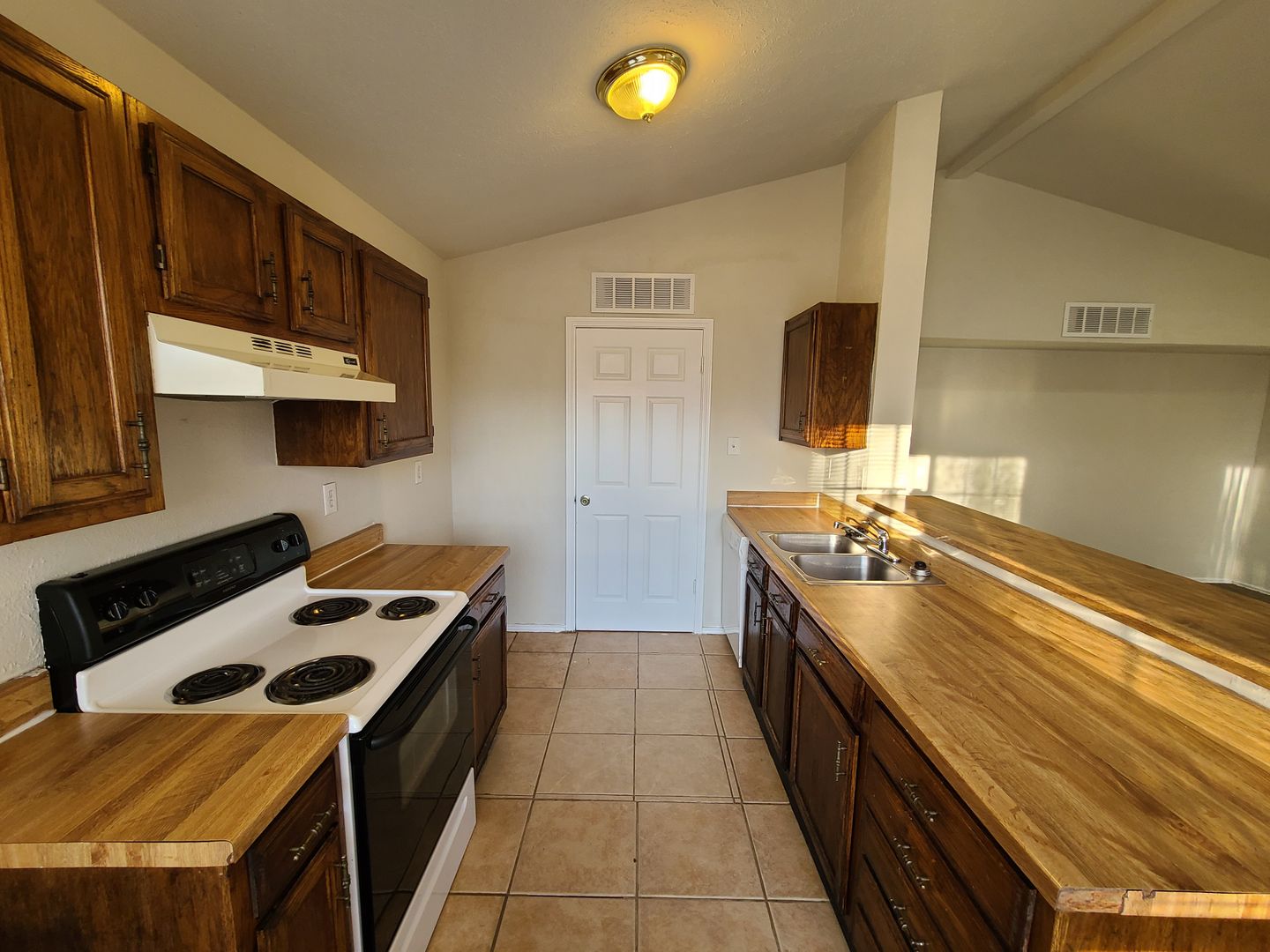 Arlington Apartment: 2423/2425 Limestone Dr.