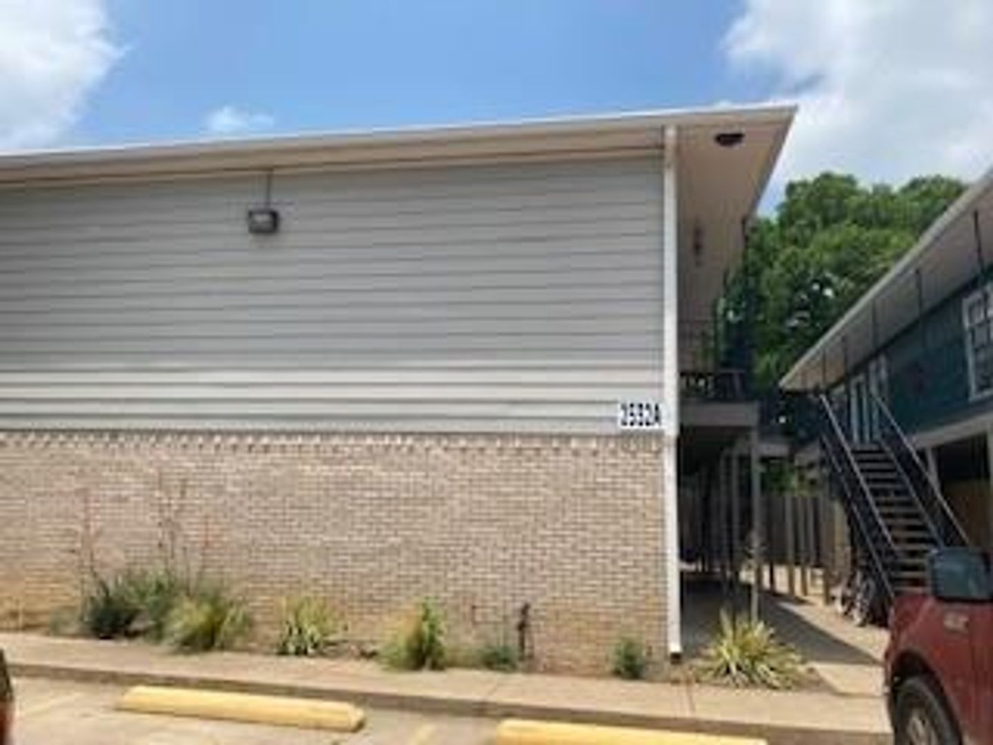 Denton Apartment: 2532 Charlotte St A