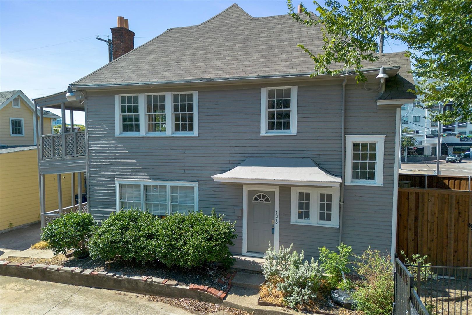 Dallas Apartment: 4037-4039 Roswell St