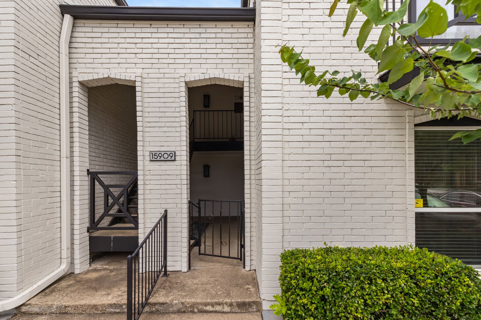 Dallas House: 15909 Stillwood Street