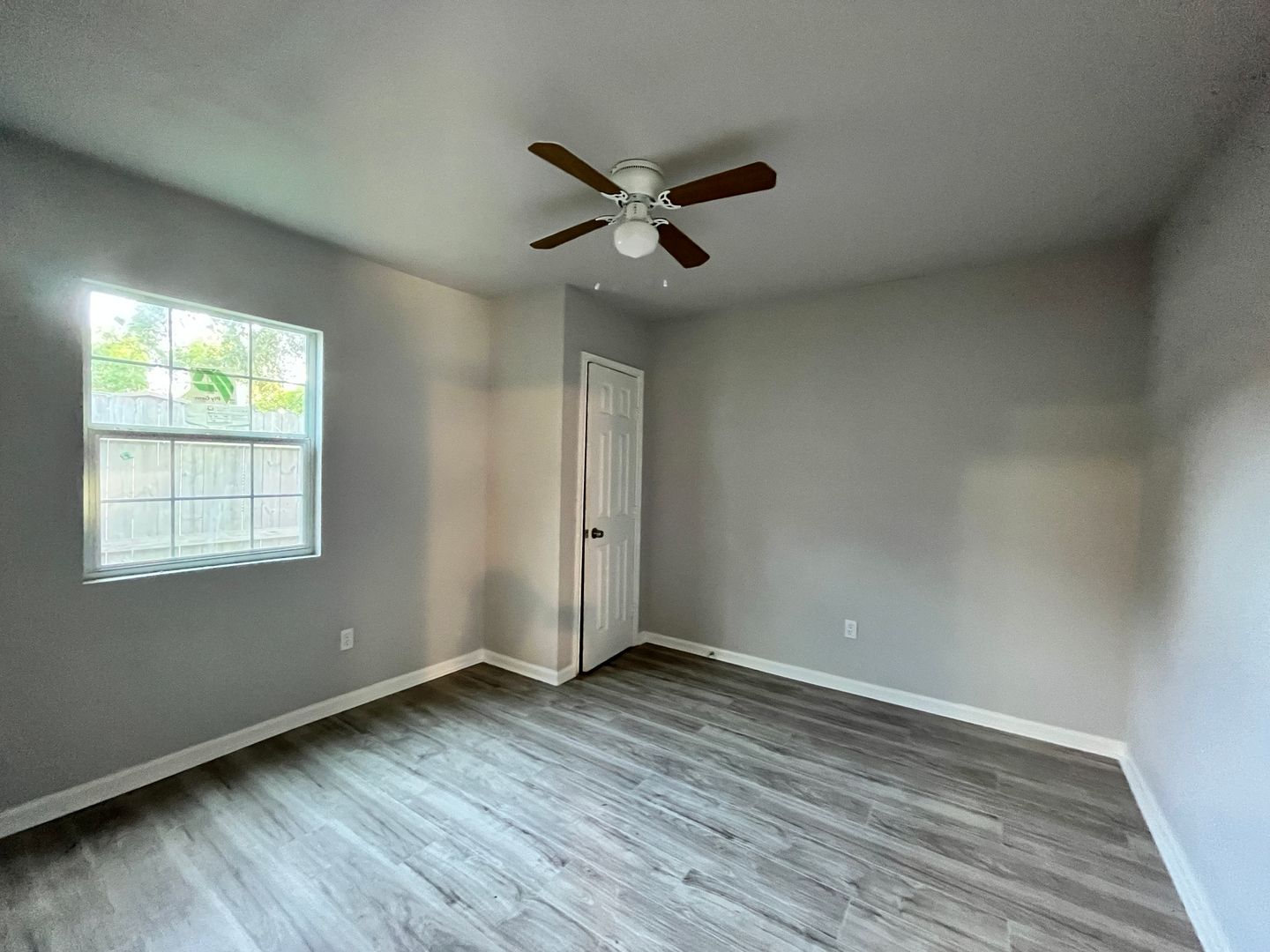 Baytown Apartment: 1309 Jefferson St